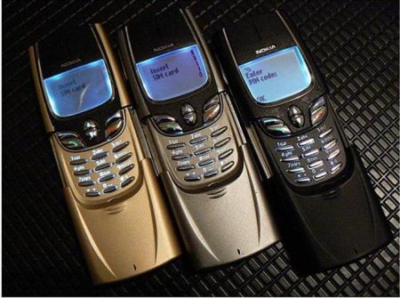  Nokia 8850.   