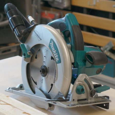   Makita 5008MG:    