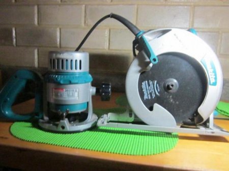   Makita 5008MG:    