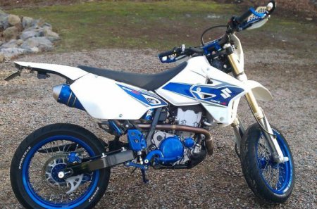 Suzuki DRZ-400:    