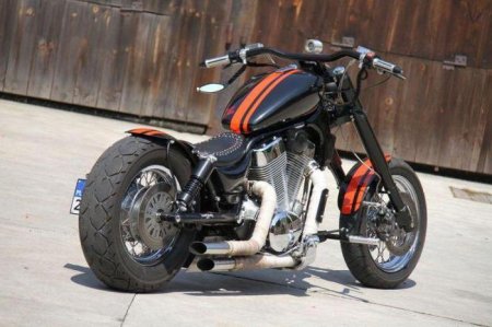 Suzuki Intruder 400:  ,  