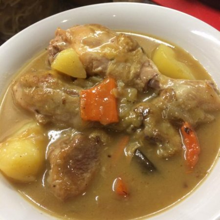 Як готується курка в казані з картоплею?