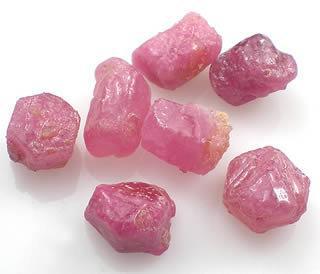 Рожевий діамант: походження каменю