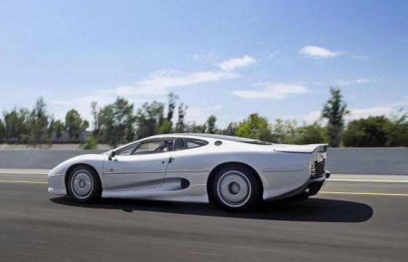 Jaguar XJ220:     