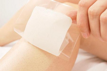 Як прибрати віск з шкіри після депіляції: ефективні способи та відгуки