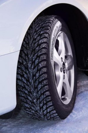  Nokian Hakkapeliitta R2:  