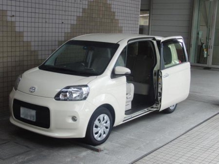 Toyota Porte: технічні характеристики і опис моделі