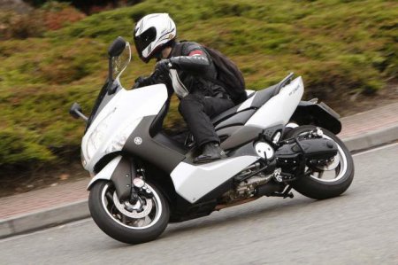 " - 500" (Yamaha T-Max 500):  ,   .  