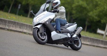 " - 500" (Yamaha T-Max 500):  ,   .  