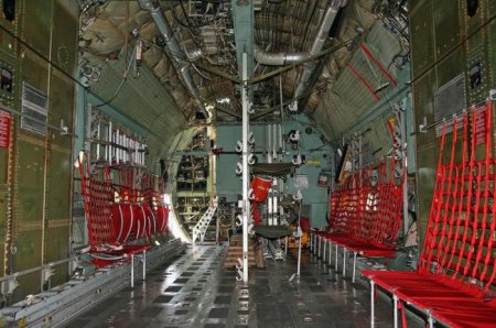   Lockheed C-130 Hercules. ³-   Lockheed C-130 Hercules