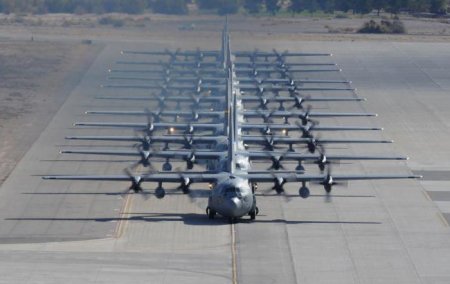   Lockheed C-130 Hercules. ³-   Lockheed C-130 Hercules