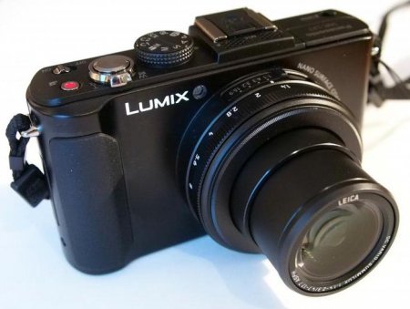   Panasonic Lumix LX7:  