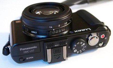   Panasonic Lumix LX7:  