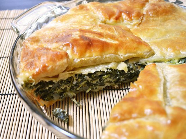 пирог из бездрожжевого слоеного теста с курицей