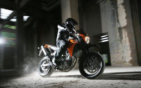  Yamaha XT660X:    