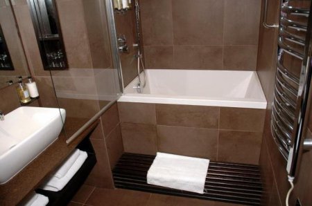 Найменша ванна: розміри, форми. Міні кутові ванни, сидячі, круглі