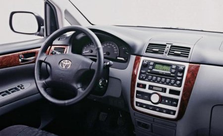   Toyota Avensis Verso