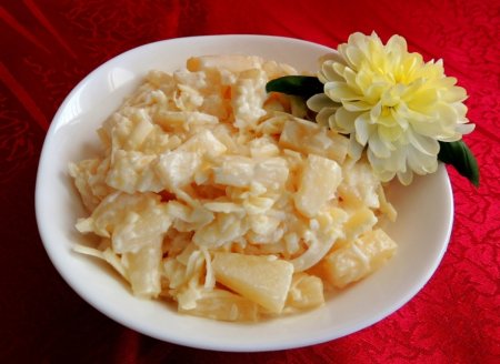 Рецепти вишуканого "Дамського" салату з ананасом