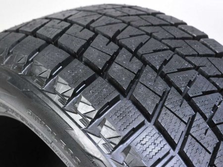  Bridgestone Blizzak DM-V1: . Bridgestone Blizzak DM-V1:  