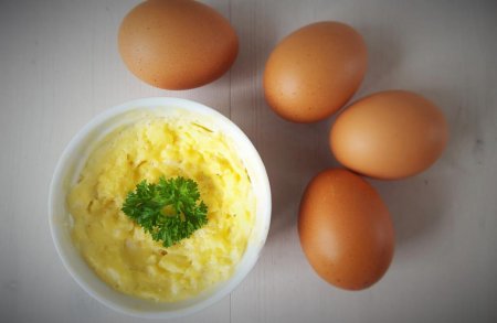 Як зварити яйце з рідким жовтком: час приготування і категорія готування жовтка