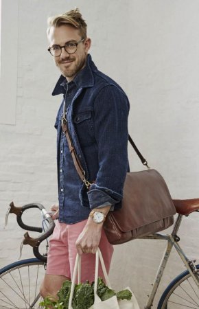 З чим носити джинсову сорочку чоловікові: вдалі поєднання, рекомендації стилістів, фото комплектів одягу