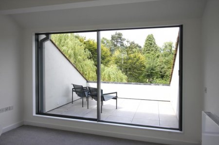 Як встановити скляні двері на балкон: опис конструкції, фото